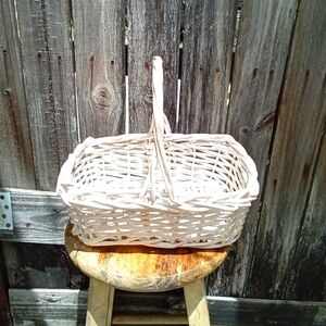 Whitewashed  Basket with  Handle